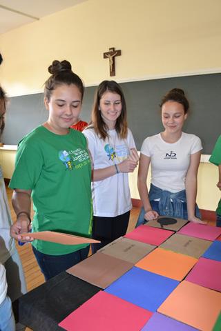 Alunos do 8º ano A criam jogos matemáticos para fixar conteúdos